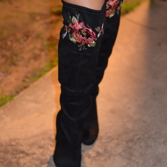 NIB Over thigh Hand Embroidered Rose boots - Picture 6 of 7